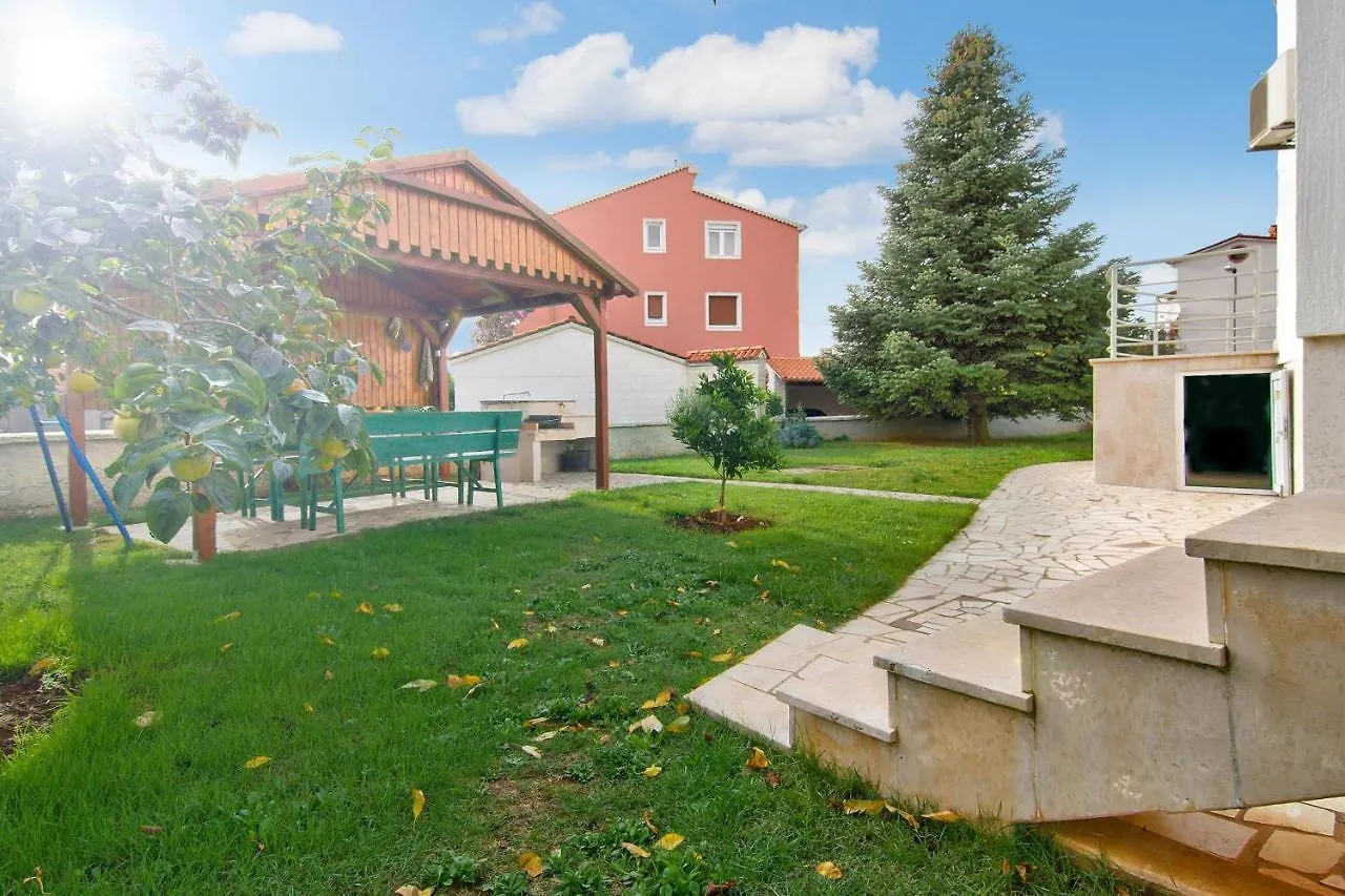 Apartments Zara ميدولين بيت ضيافة