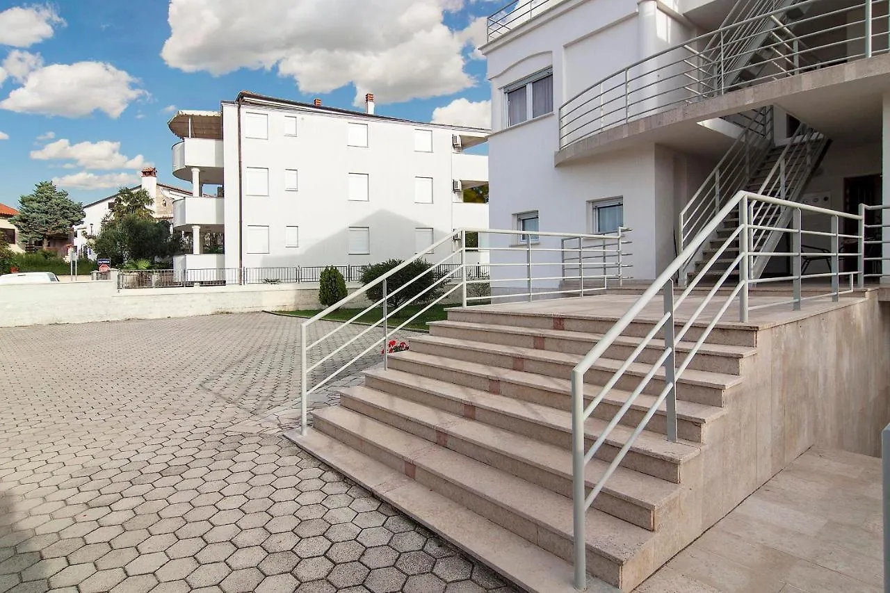 Apartments Zara ميدولين