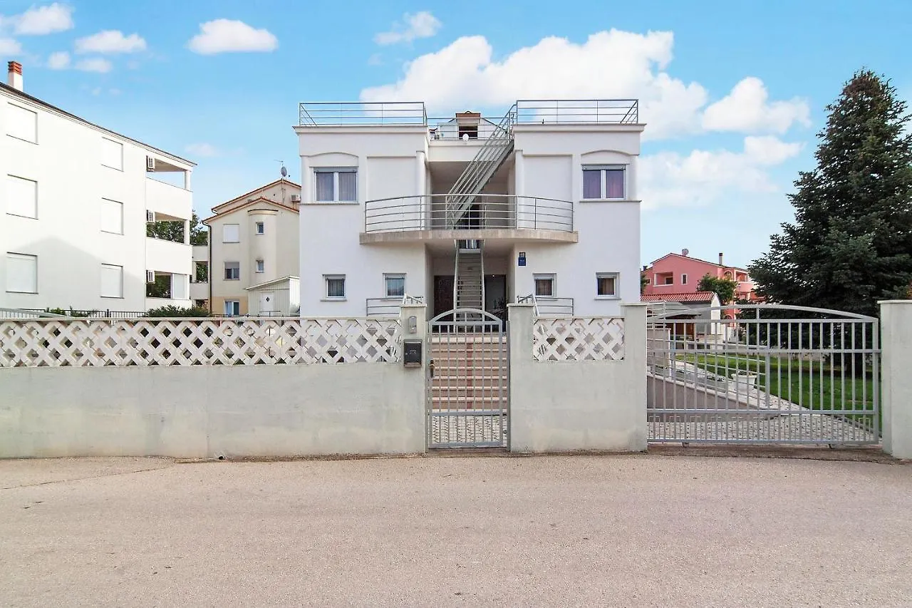 Apartments Zara ميدولين