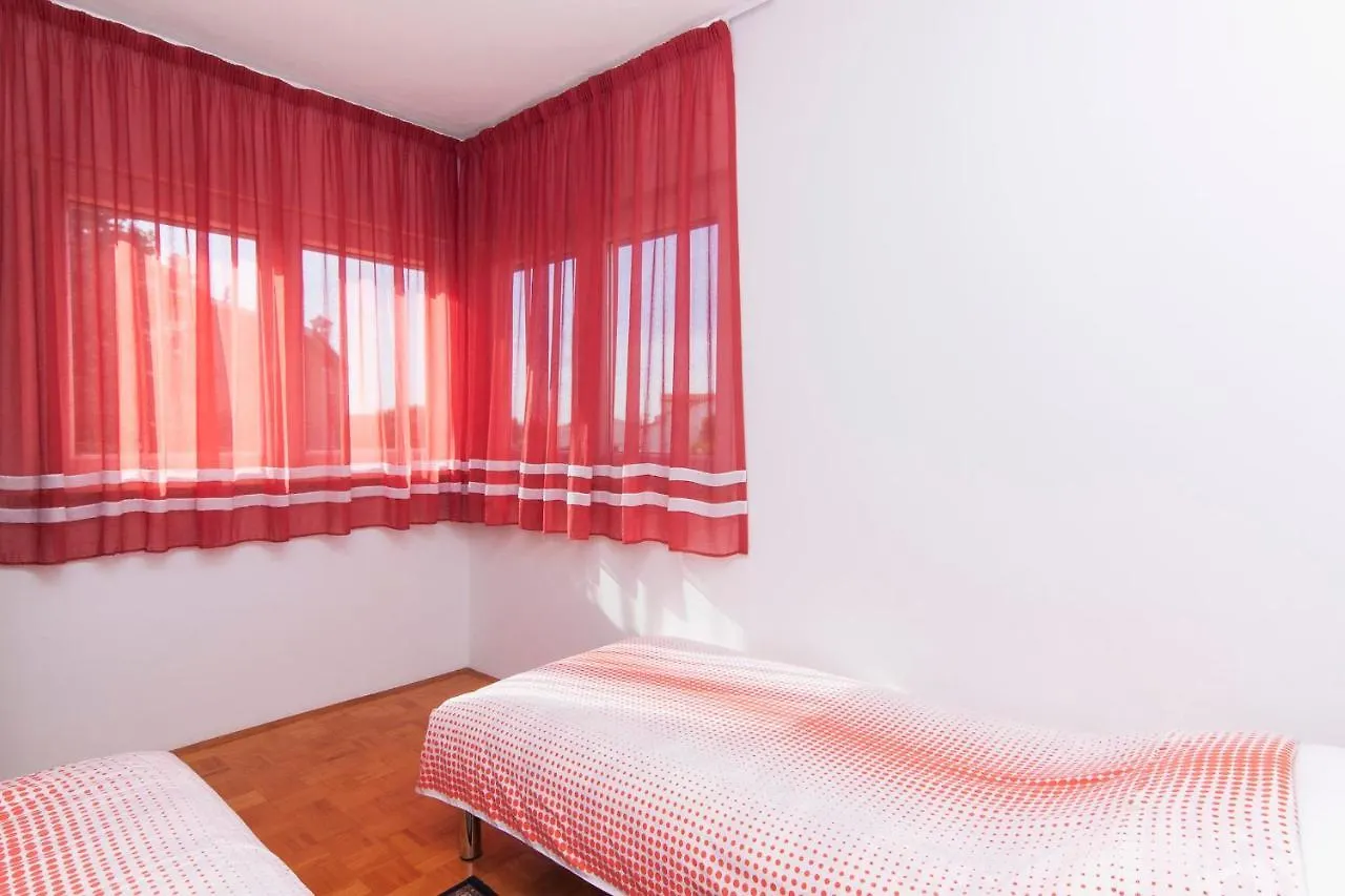 Apartments Zara ميدولين