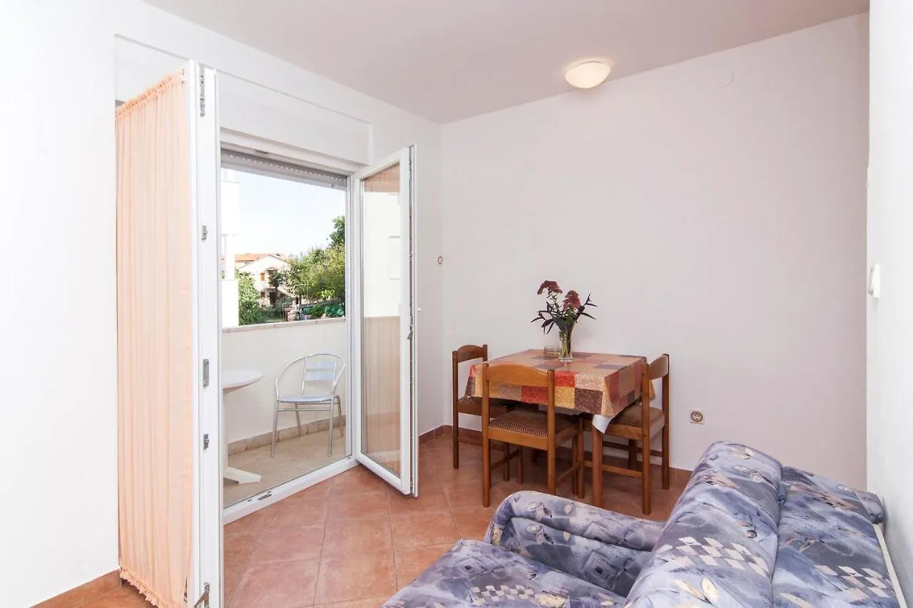 Apartments Zara ميدولين بيت ضيافة