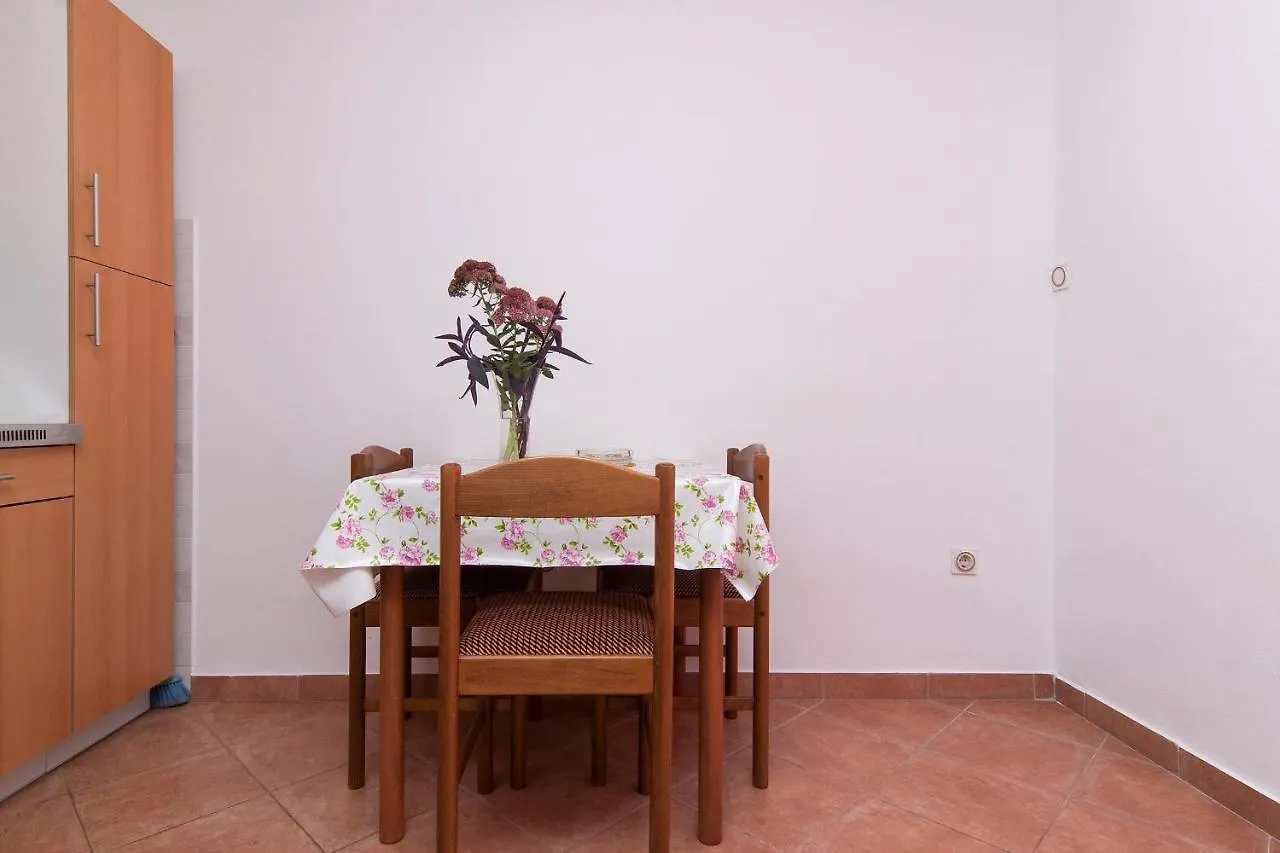 Apartments Zara ميدولين 3*,