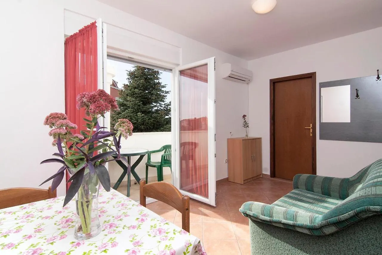 Apartments Zara ميدولين